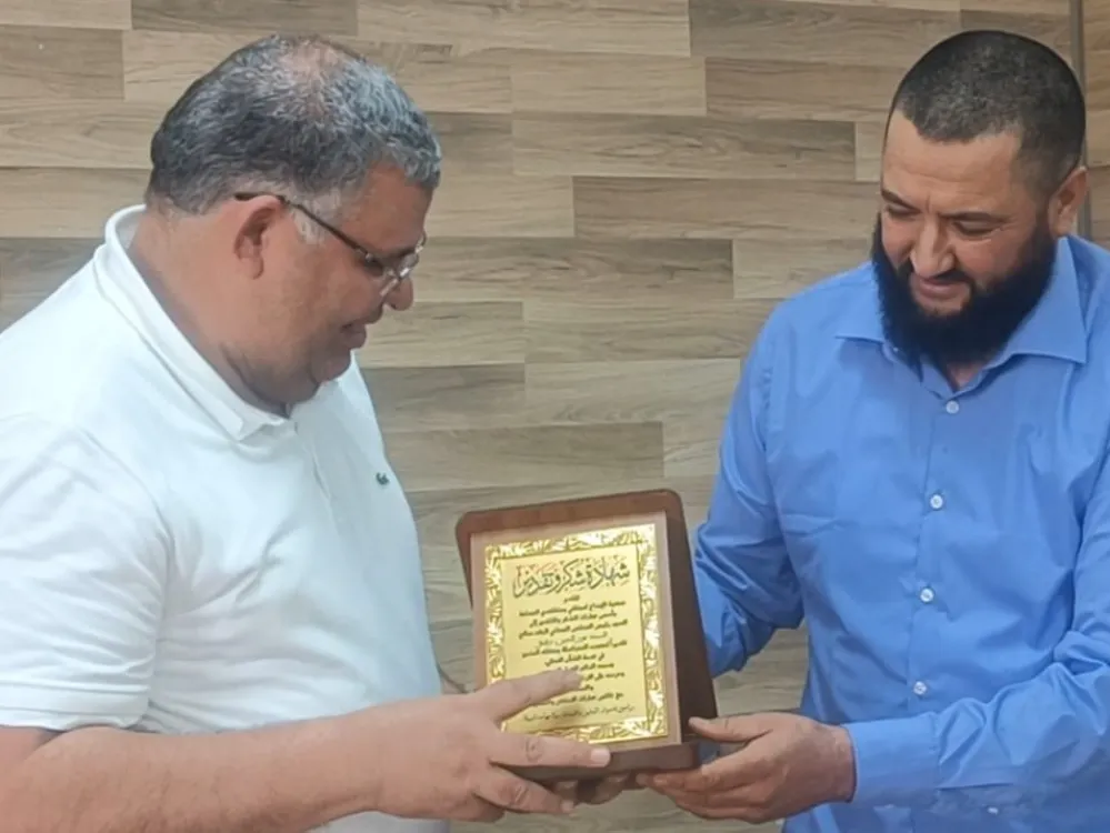 تكريم رئيس المجلس الجماعي بمناسبة اجراء قرعة مناسك العمرة  لفائدة الموظفين